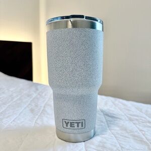 Yeti GREY STONE Rambler 30 oz Tumbler with Magslider Lid